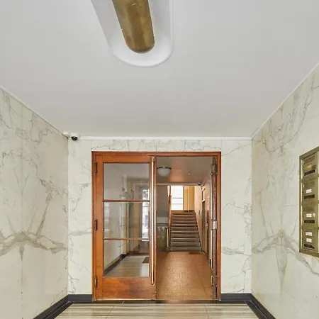 Appartement Days - Modern W Retro Elements - New Town *